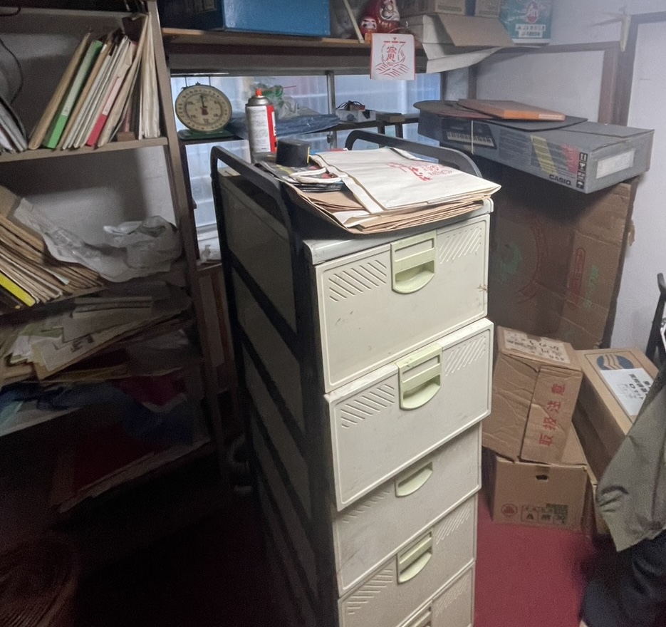 阿波市の模様替えでアルミラックと寝具を回収